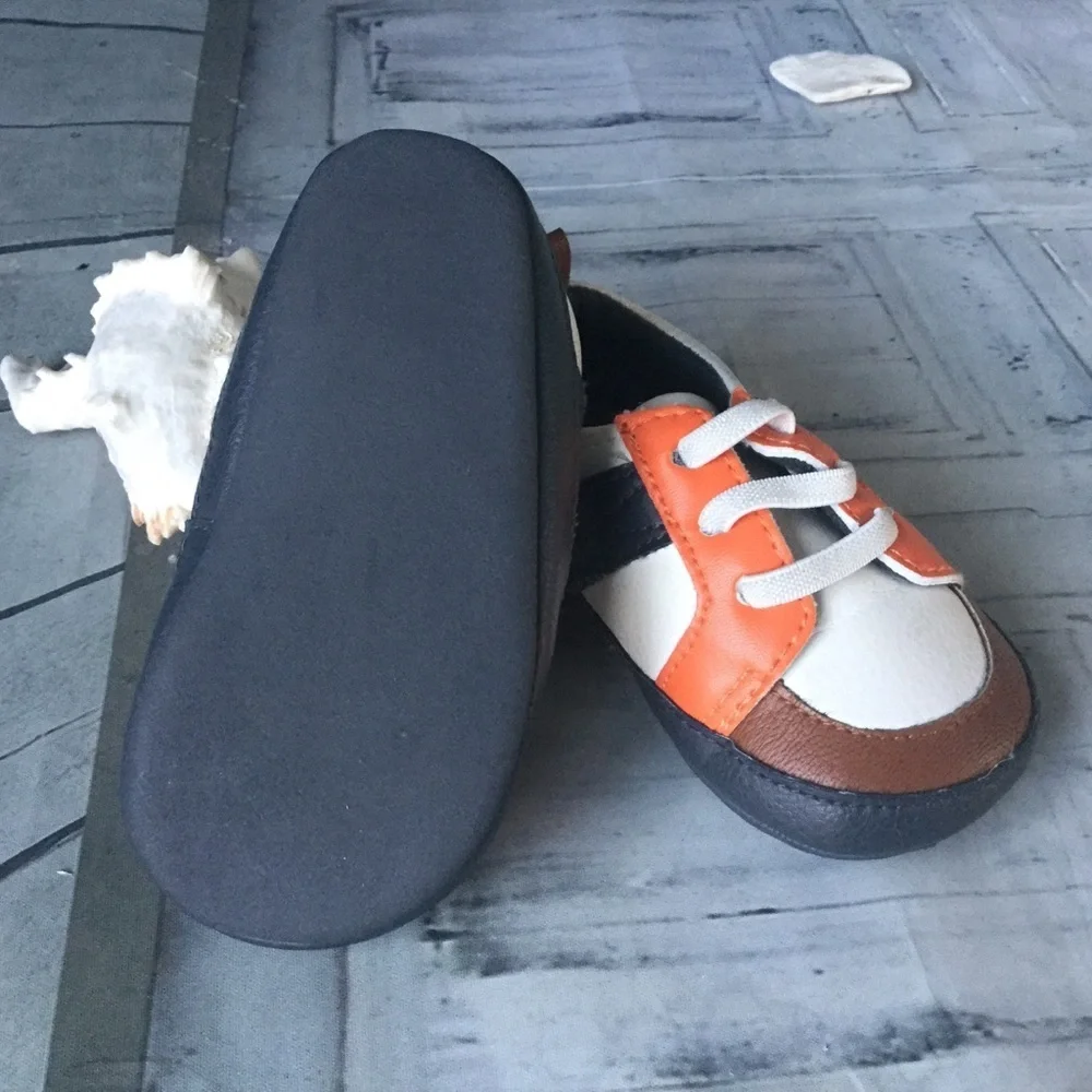 Baby boys shoes size 4